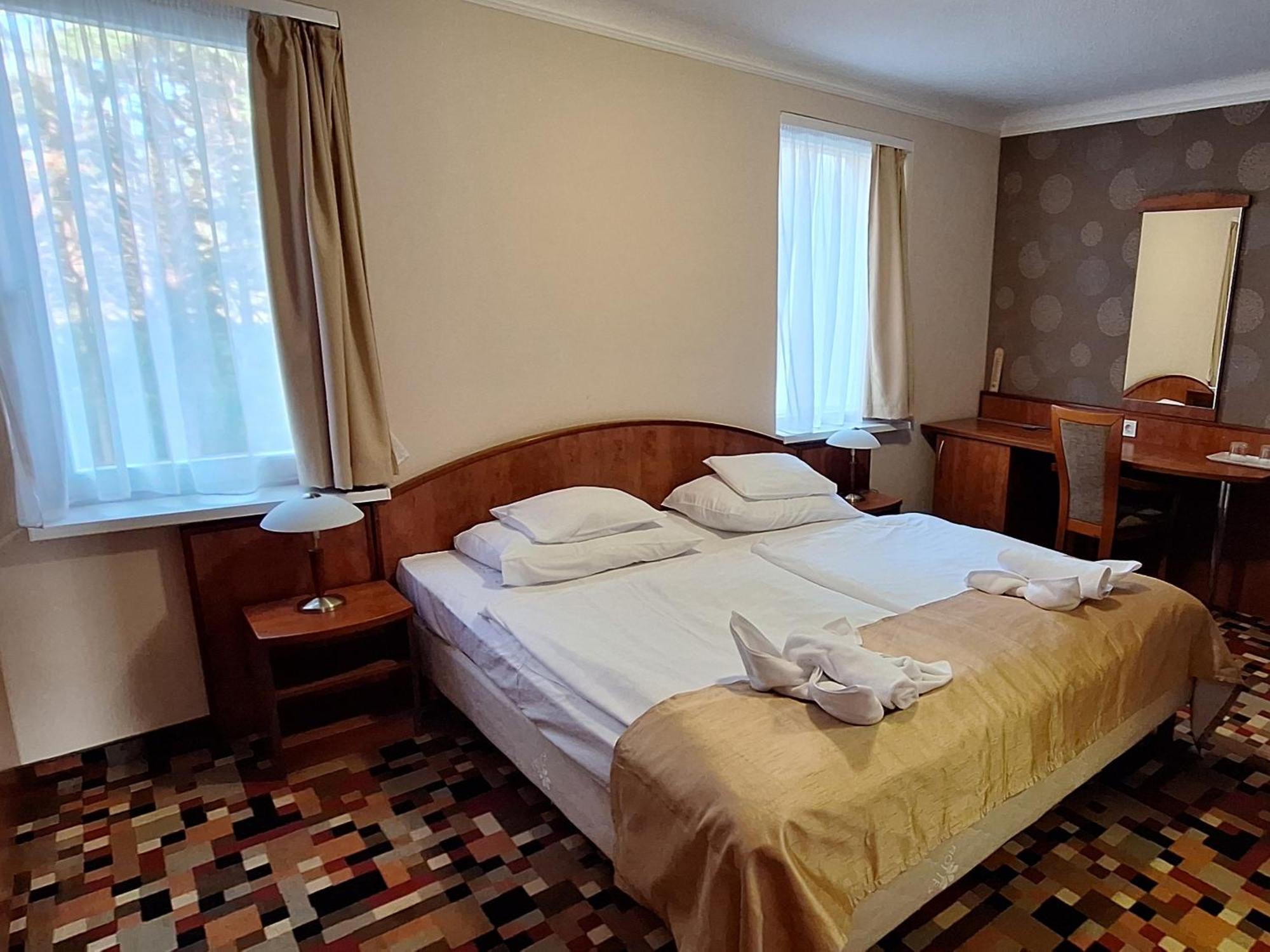 Atryum Hotel Szolnok Exterior foto