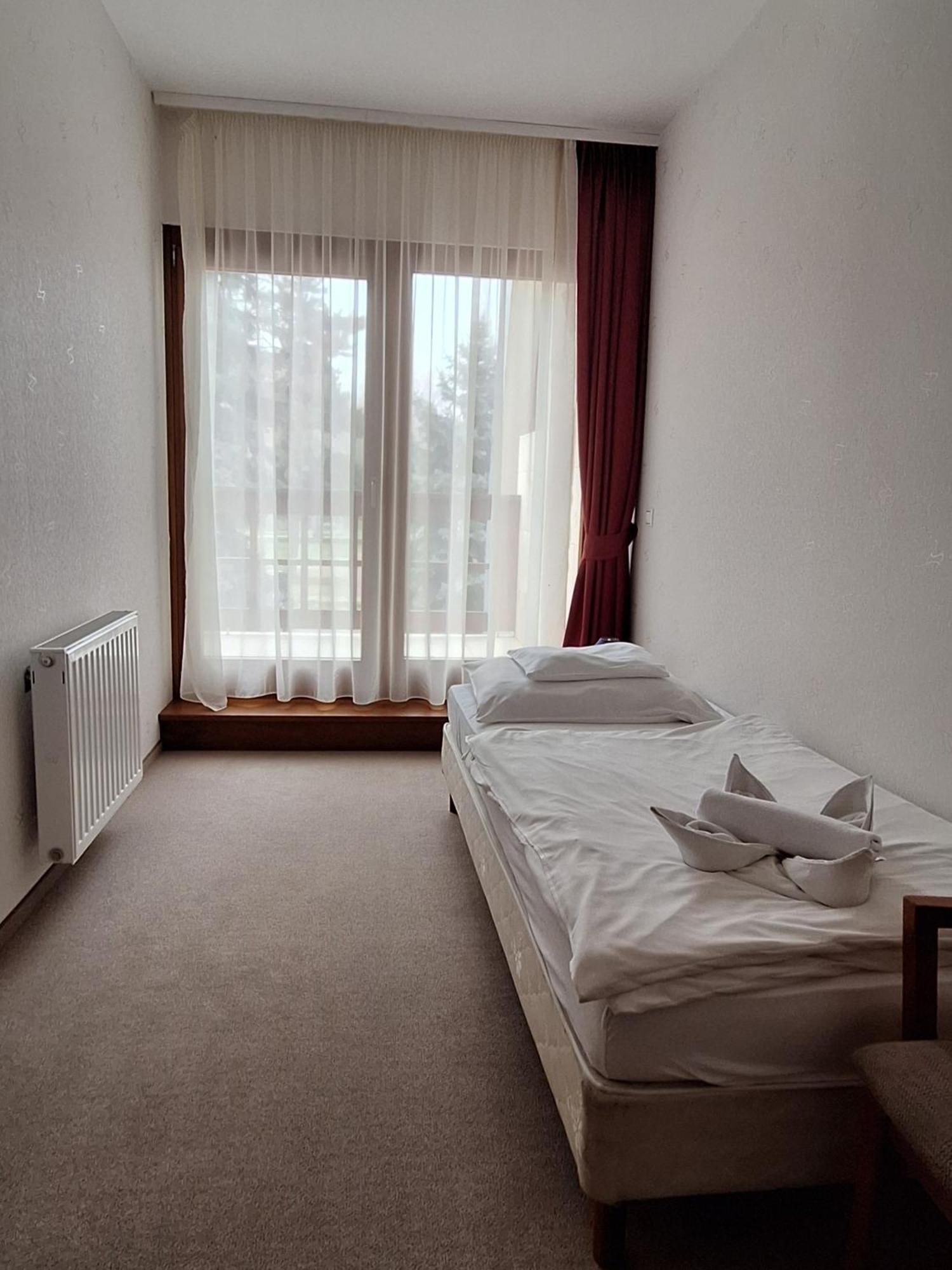Atryum Hotel Szolnok Exterior foto