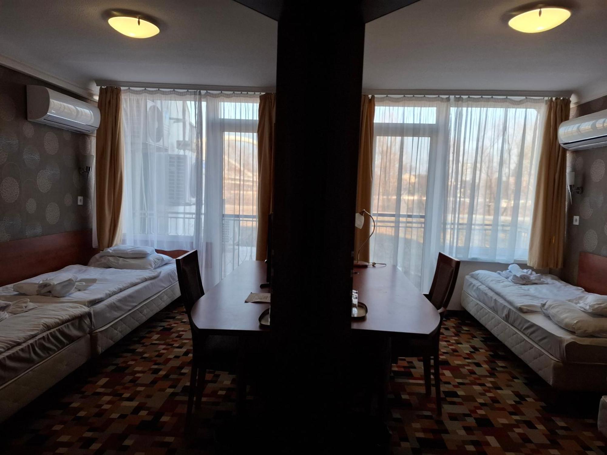 Atryum Hotel Szolnok Exterior foto
