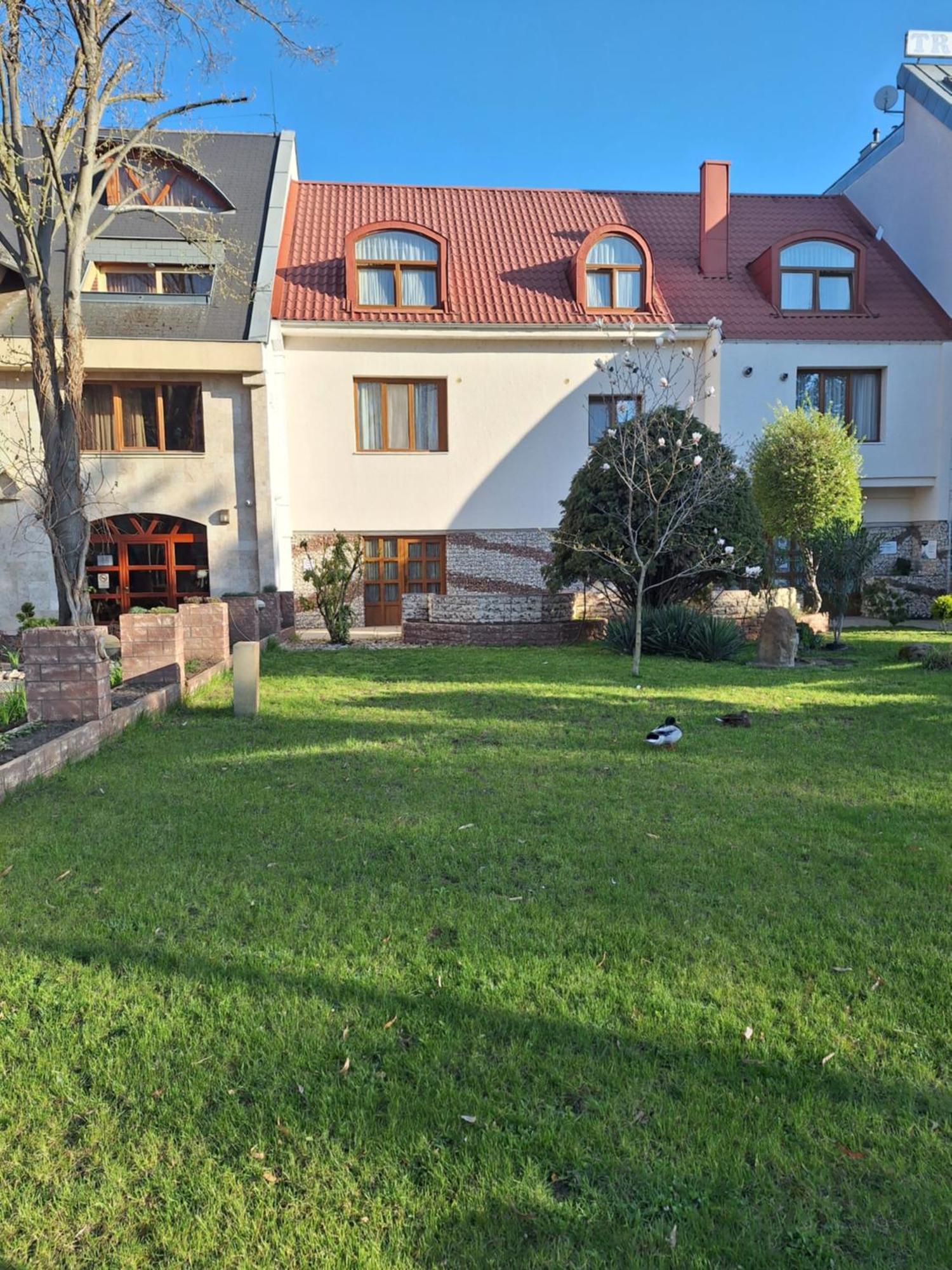 Atryum Hotel Szolnok Exterior foto